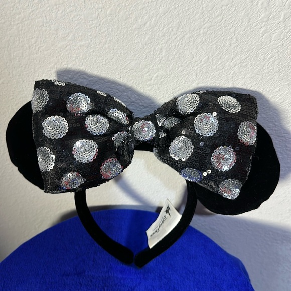 Rare Luxury Ladies Velvet Sparkling Ears Headband